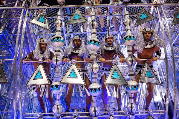Голотиња, самба и костими − све што карневал у Рију чини величанственим - Sputnik Србија