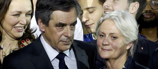 Francuski predsednički kandidat Fransoa Fijon i njegova supruga Penelopa Fijon - Sputnik Srbija