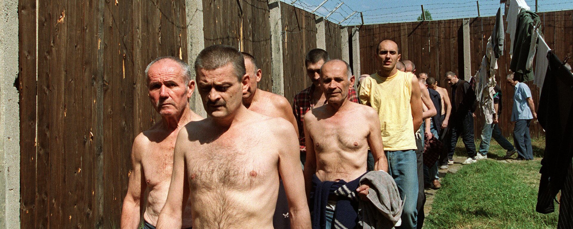 Заробљеници Срби у бошњачком војном затвору у Сарајеву, 21. августа 1992. - Sputnik Србија, 1920, 02.03.2017