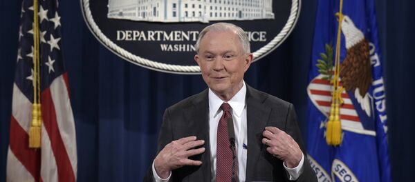 Američki državni tužilac Džef Sešns govori na konferenciji za medije u Ministarstvu pravde u Vašingtonu - Sputnik Srbija