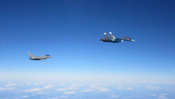 Авиони Јурофајтер тајфун и Су-34 - Sputnik Србија