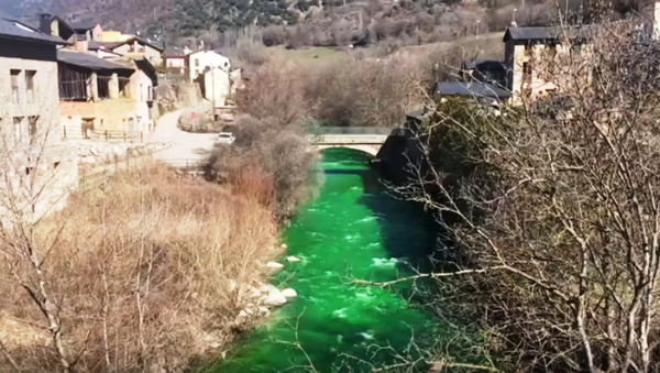 Река у Шпанији позеленела - Sputnik Србија