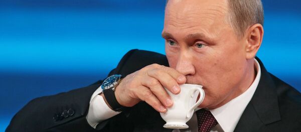 Vladimir Putin pije čaj - Sputnik Srbija