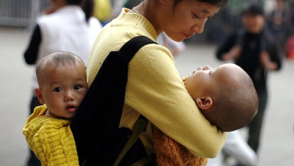 Majka sa decom u Kini - Sputnik Srbija
