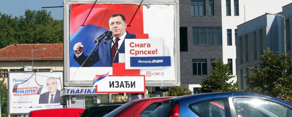 Билборд са ликом Милорада Додика - Sputnik Србија