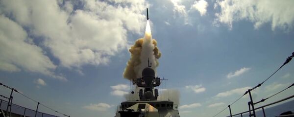 Ruski vojni brod lansira krstareće rakete Kalibar na teroriste Nusra fronta sa Sredozemnog mora - Sputnik Srbija
