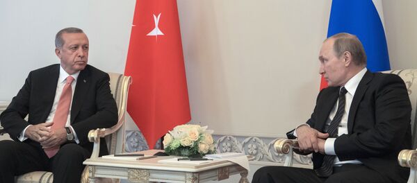 Председници Турске и Русије, Реџеп Тајип Ердоган и Владимир Путин током састанка у Санкт Петербургу - Sputnik Србија