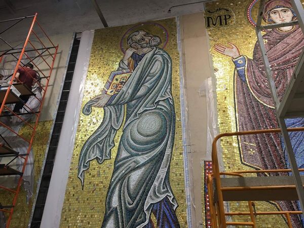 Na mozaicima radi 60 ljudi, a u izradi učestvuje 150 umetnika sa svih ruskih umetničkih akademija Na mozaicima radi 60 ljudi, a u izradi učestvuje 150 umetnika sa svih ruskih umetničkih akademija - Sputnik Srbija