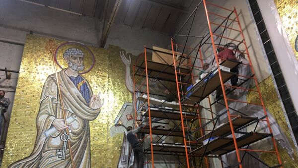 Delove mozaika sklapaju ruski umetnici u ateljeu u Moskvi - Sputnik Srbija