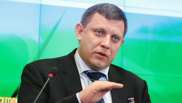 Lider DNR Aleksandar Zaharčenko govori na konferenciji za medije u pres-centru MIA Rusija sevodnja u Simferopolju - Sputnik Srbija