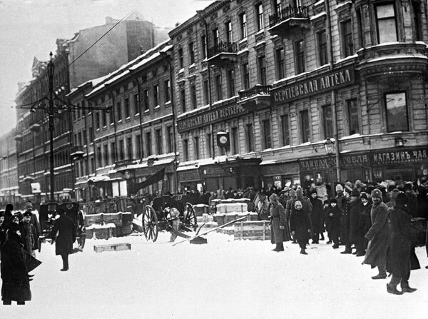 Барикаде на Литејном булевару, фебруар 1917. године Барикаде на Литејном булевару, фебруар 1917. године - Sputnik Србија