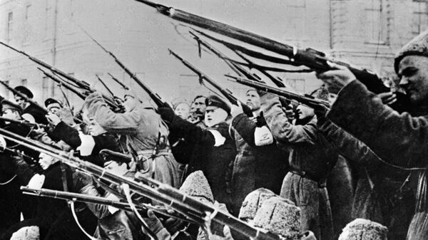Vojnici pucaju na policiju za vreme Februarske revolucije - Sputnik Srbija