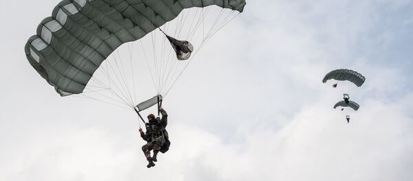 Srpski padobranci će se obučavati u Rusiji - Sputnik Srbija