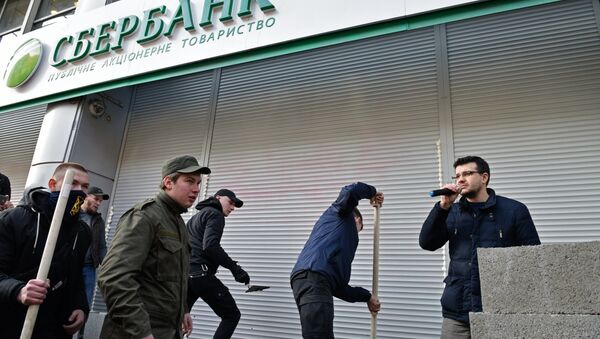 Украинские националисты требуют закрытия Сбербанка в Киеве - Sputnik Србија