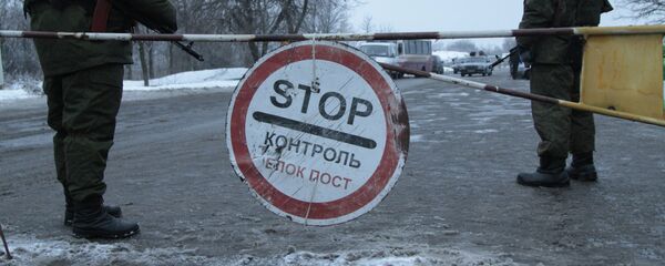 Контролни прелаз на линији разграничења са Донбасом - Sputnik Србија