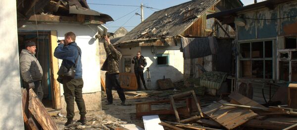 Posledice granatiranja stambenih kuća u Donjeckoj oblasti Posledice granatiranja stambenih kuća u Donjeckoj oblasti - Sputnik Srbija