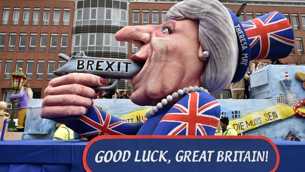 A carnival float depicts British Prime Minister Theresa May with a gun and the writing 'Brexit' on it prior to the traditional carnival parade in Duesseldorf, Germany, on Monday, Feb. 27, 2017. - Sputnik Srbija