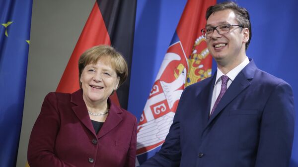 Premijer Srbije Aleksandar Vučić sa nemačkom kancelarkom Angelom Merkel tokom susreta u Beogradu - Sputnik Srbija
