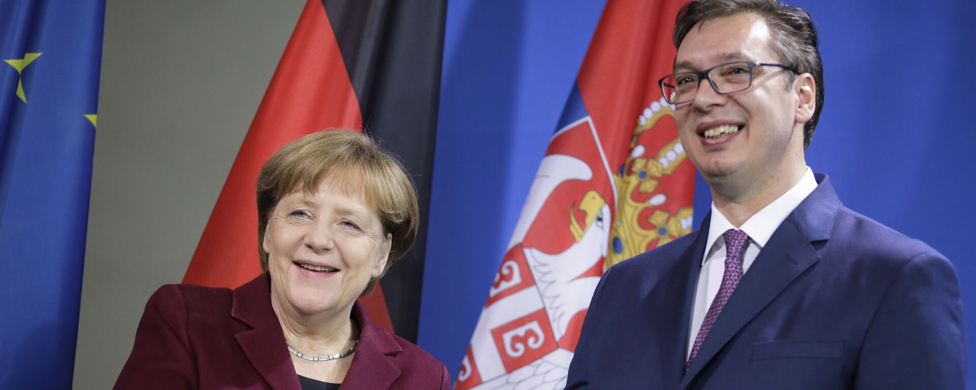Premijer Srbije Aleksandar Vučić sa nemačkom kancelarkom Angelom Merkel tokom susreta u Beogradu - Sputnik Srbija, 1920, 31.08.2021