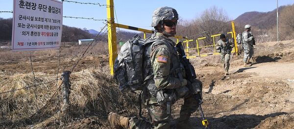 Američki vojnik na vežbama u Južnoj Koreji Američki vojnik na vežbama u Južnoj Koreji - Sputnik Srbija