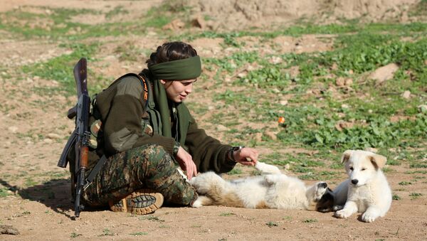 Žena vojnik u Siriji - Sputnik Srbija