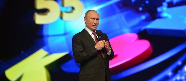Председник Русије Владимир Путин на 55. годишњици КВН - Sputnik Србија