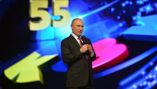 Predsednik Rusije Vladimir Putin na 55. godišnjici KVN - Sputnik Srbija