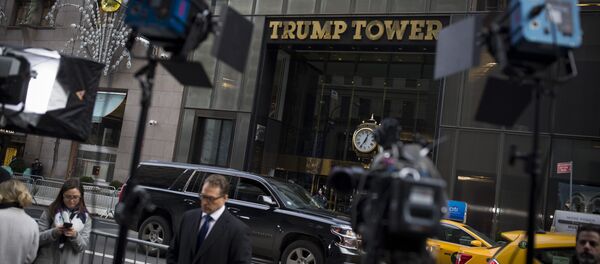 Predstavnici medija ispred Trampove kule u Njujorku - Sputnik Srbija