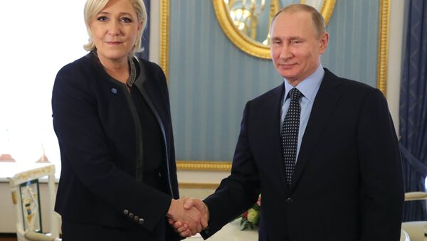 Marin Le Pen i Vladimir Putin - Sputnik Srbija