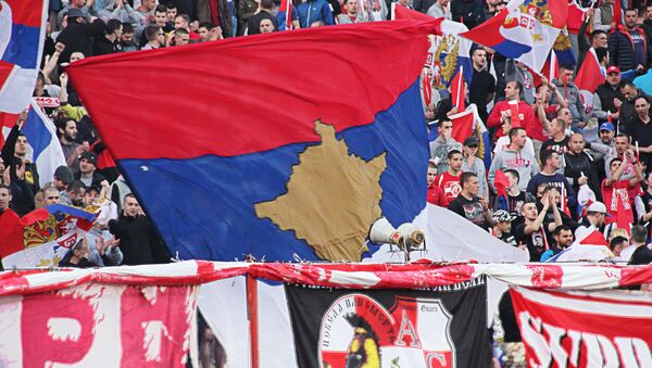 Navijači Crvene Zvezde i Spartaka iz Moskve na severnoj tribini stadiona Rajko Mitić pevaju Kosovo je Srbija - Sputnik Srbija