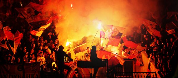 Popaljene baklje na severnoj tribini stadiona Rajko Mitić - Sputnik Srbija
