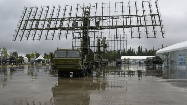 Mobilni radarski sistem 55Ž6M Nebo M na otvaranju Međunarodnog vojno-tehničkog foruma Armija 2015 - Sputnik Srbija