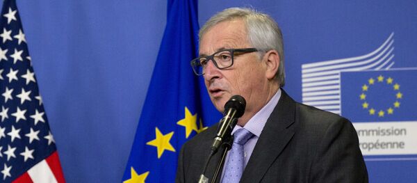 Потпредседник САД Мајк Пенс и председник Европске комисије Жан-Клод Јункер на заједничкој конференцији за медије пре састанка у седишту ЕУ у Бриселу - Sputnik Србија