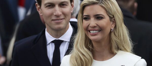 Иванка Трамп и њен муж Џаред Кушнер Иванка Трамп и њен муж Џаред Кушнер - Sputnik Србија