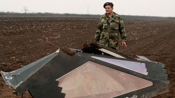Делови авиона Ф-117 обореног у атару села Буђановци 1999. године за време НАТО агресије - Sputnik Србија