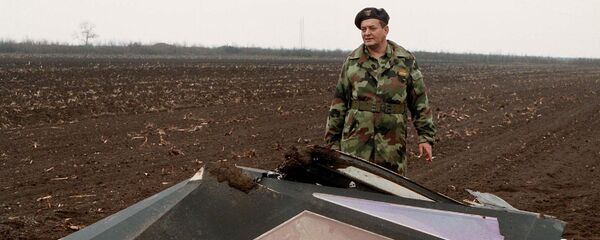 Делови авиона Ф-117 обореног у атару села Буђановци 1999. године за време НАТО агресије - Sputnik Србија