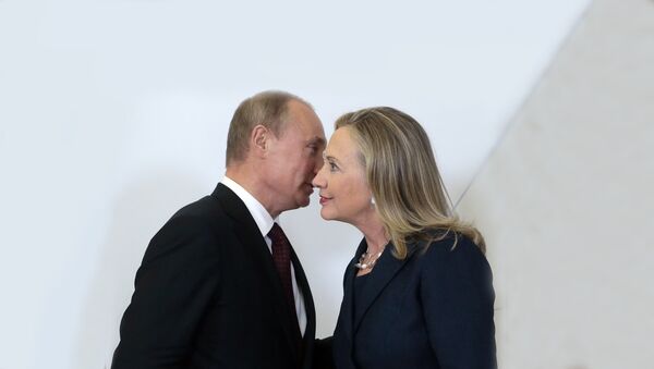 Владимир Путин и Хилари Клинтон 2012 године - архивска фотографија - Sputnik Србија