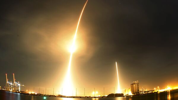 Lansiranje rakete SpejsIks Falkon 9 sa lansirne rampe u Kejp Kanaveralu na Floridi - Sputnik Srbija