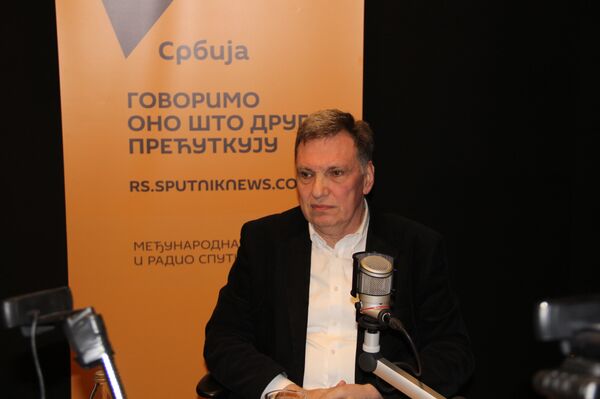 Dragoljub Kojčić, direktor Zavoda za udžbenike, u studiju Sputnjika Dragoljub Kojčić, direktor Zavoda za udžbenike, u studiju Sputnjika - Sputnik Srbija