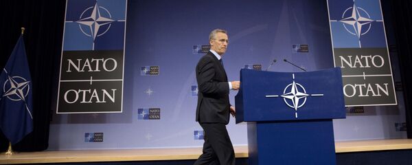 Генерални секретар НАТО-а Јенс Столтенберг долази на конференцију за медије након састанка Савета Русија-НАТО у Бриселу Генерални секретар НАТО-а Јенс Столтенберг долази на конференцију за медије након састанка Савета Русија-НАТО у Бриселу - Sputnik Србија