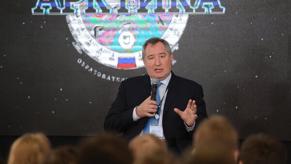 Zamenik premijera Rusije Dmitrij Rogozin na marginama foruma „Arktik – Teritorija dijaloga. - Sputnik Srbija