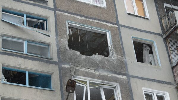 Зграда уништена у гранатирању украјинске војске у Доњецку - Sputnik Србија