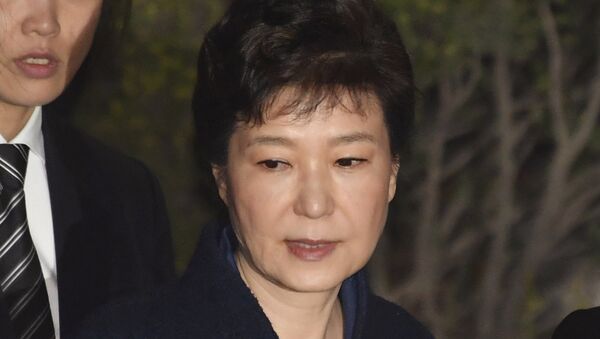 Опозвана председница Јужне Кореје Парк Геун Хје напушта суд у Сеулу након саслушања - Sputnik Србија