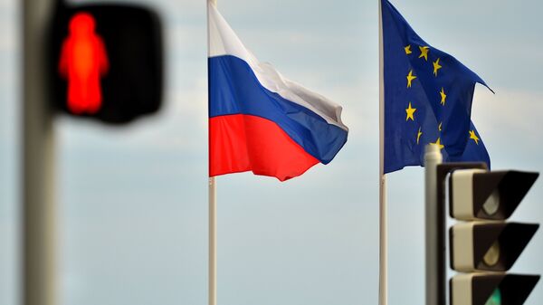 Заставе Русије и Европске уније - Sputnik Србија