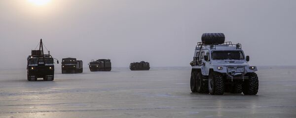 Vojna vozila na Arktiku - Sputnik Srbija