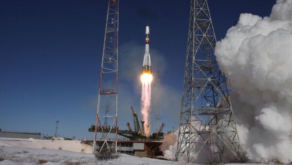 Лансирање ракете-носача Сојуз У са транспортним бродом Прогрес МС-05 - Sputnik Србија