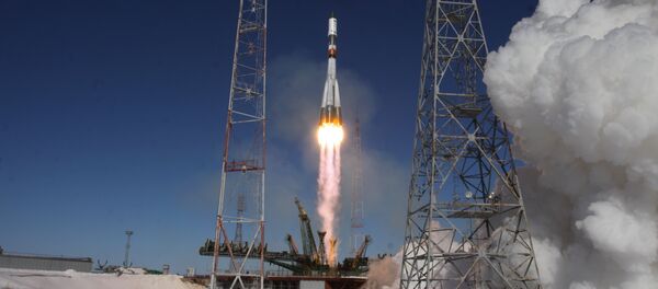 Лансирање ракете-носача Сојуз У са транспортним бродом Прогрес МС-05 Лансирање ракете-носача Сојуз У са транспортним бродом Прогрес МС-05 - Sputnik Србија