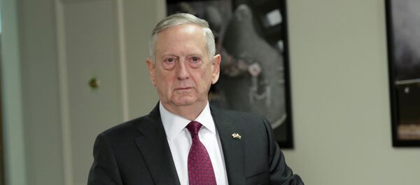 Министар одбране САД Џејмс Матис долази на састанак са својим индијским колегом Аџитом Довалом Министар одбране САД Џејмс Матис долази на састанак са својим индијским колегом Аџитом Довалом - Sputnik Србија