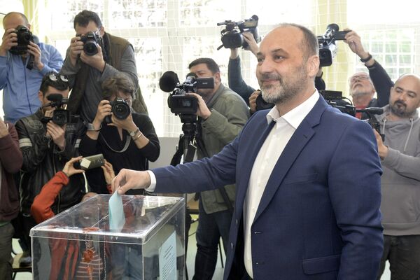 Кандидат ДС-а Саша јанковић на гласању. Кандидат ДС-а Саша јанковић на гласању. - Sputnik Србија