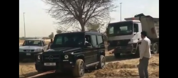 Arapski princ zasuče rukave Arapski princ zasuče rukave - Sputnik Srbija